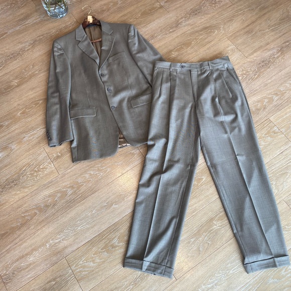 Mens Burberry suite. Coat-40lg pants-34lg - Picture 10 of 12
